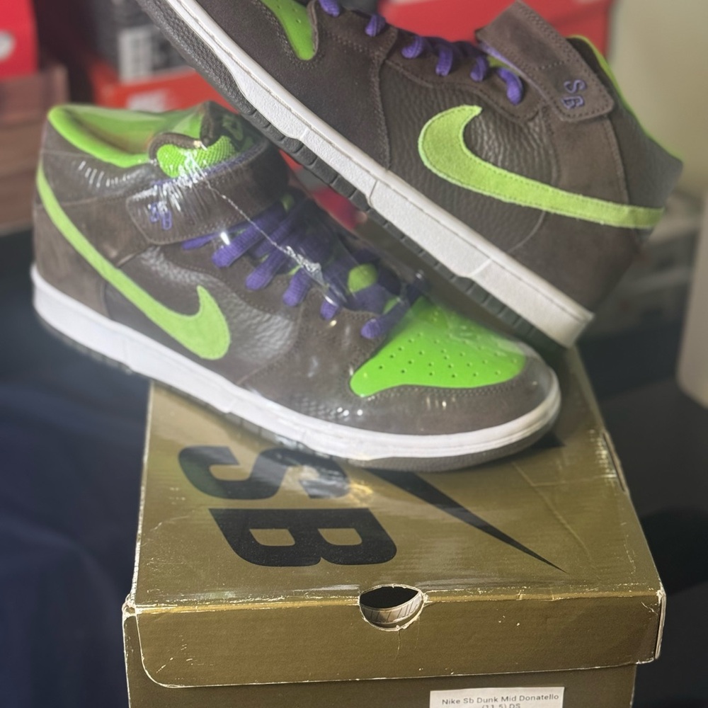 Nike Green and Brown Athletic Shoes with Padded Comfort